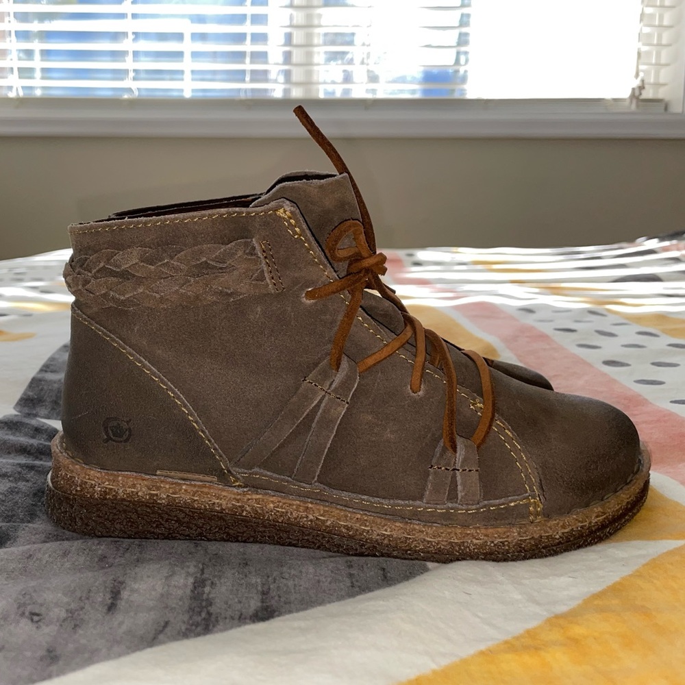 New in box, Women’s Born Temple Boots. Grey, size 8.